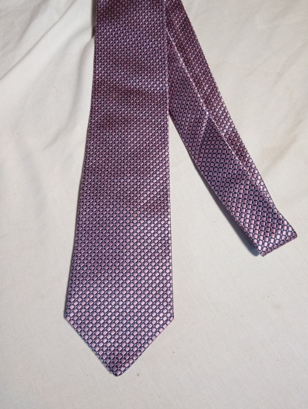 Nautica 100% Silk. Made In US.Lavender Purple Geometric Silk Tie